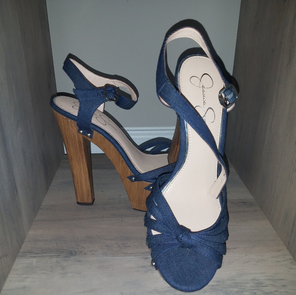 Heels - Picture 3 of 4